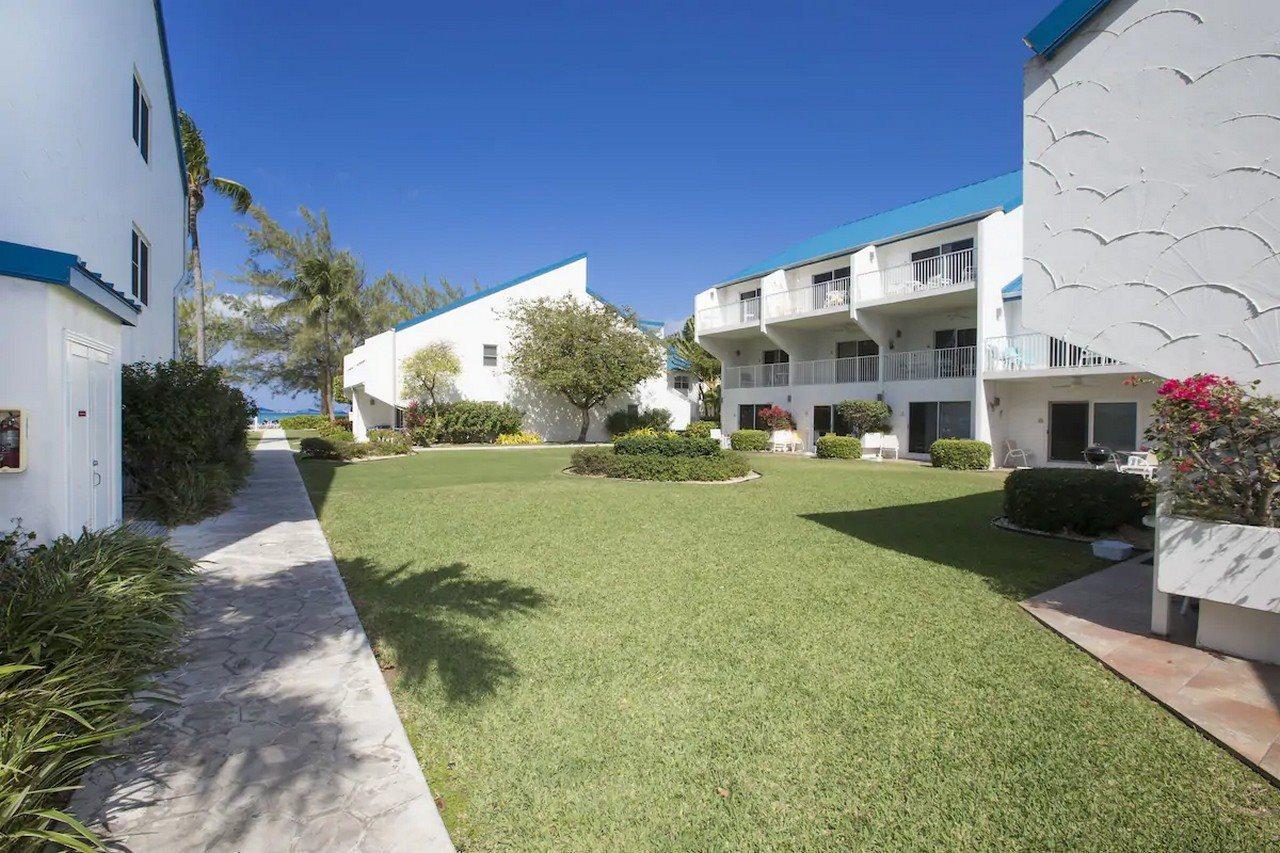 Villas Of The Galleon Seven Mile Beach Eksteriør bilde